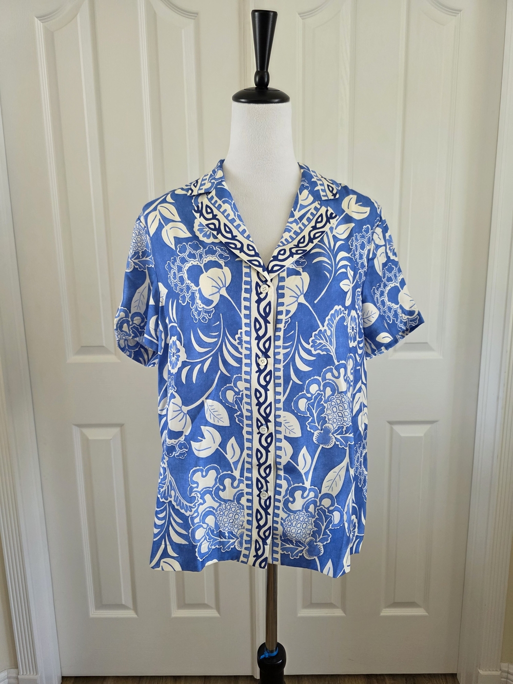 J.McLaughlin Silk Blend Floral Button Front Notched Collar Resort Blouse Size M